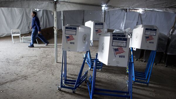 Las máquinas electorales de EEUU tienen más de diez años en 43 estados, según informe - Sputnik Mundo