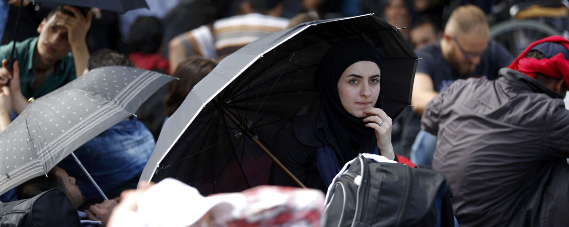 Migrants, mostly from Syria, wait at the main bus station in Istanbul, Turkey, September 15, 2015. Migrants, mostly from Syria, wait at the main bus station in Istanbul, Turkey, September 15, 2015. - Sputnik Mundo, 1920, 11.06.2021
