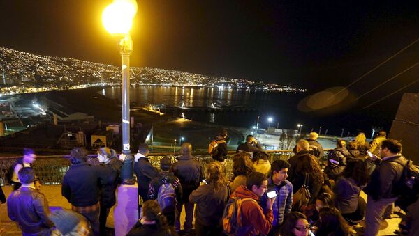 Fuerte sismo y alerta de tsunami en Chile - Sputnik Mundo