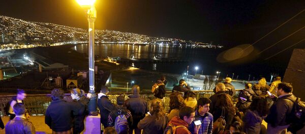 Fuerte sismo y alerta de tsunami en Chile - Sputnik Mundo
