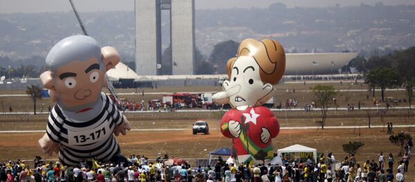 El golpismo contra Rousseff es similar al que sufre Maduro o Correa, avisa miembro del PT - Sputnik Mundo