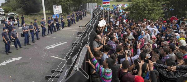 Proteger las fronteras de UE de los refugiados es imposible, dice primer ministro serbio - Sputnik Mundo