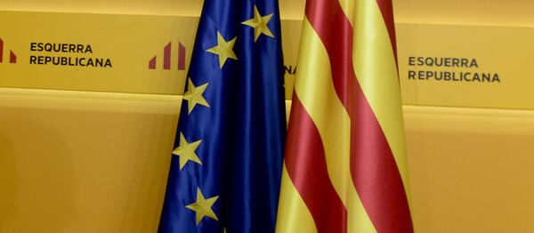 Banderas de Cataluña y UE - Sputnik Mundo
