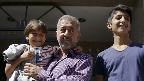 Osama Abdul Mohsen, el refugiado sirio al que la periodista húngara puso la zancadilla - Sputnik Mundo