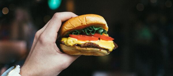 Una hamburguesa - Sputnik Mundo