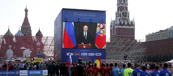 Vladímir Putin, Presidente de Rusia, durante la ceremonia dedicada al inicio de la cuenta atrás para el Mundial 2018 - Sputnik Mundo