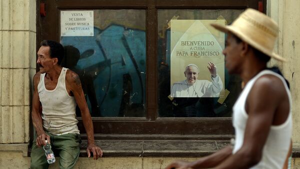 Póster con un retrato de papa Francisco en la Habana, Cuba - Sputnik Mundo
