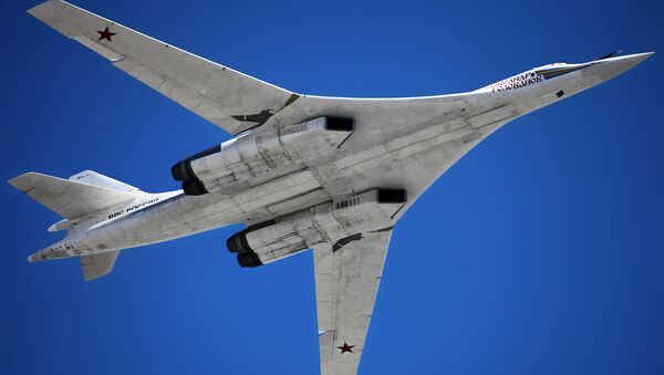 Bombardero estratégico ruso Tu-160 - Sputnik Mundo