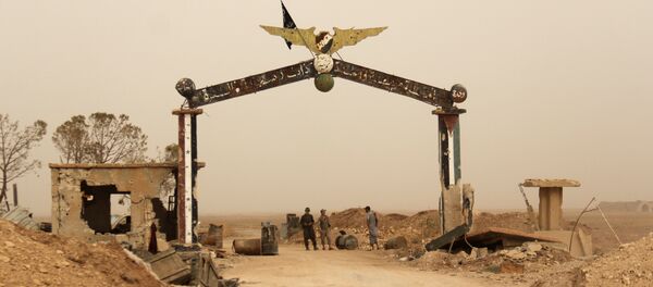 Miembros de Al Qaeda y sus aliados están cerca de la entrada del base aérea Abu al Duhur, Siria - Sputnik Mundo