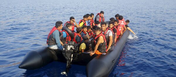 Migrantes cerca de las costas de Turquía - Sputnik Mundo