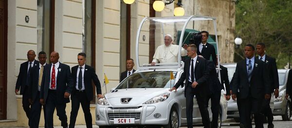 El papa Francisco llega al catedral de La Habana - Sputnik Mundo