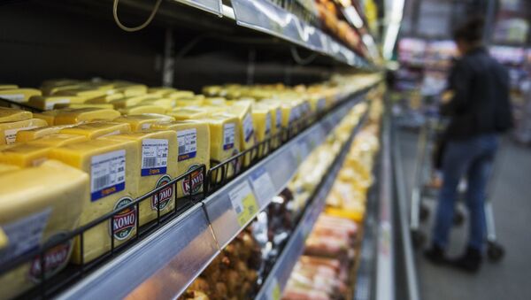 Queso ucraniano en un supermercado en Rusia - Sputnik Mundo