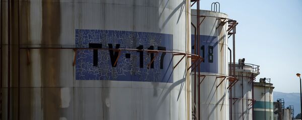 View of tanks containing refined oil at Mexican state-owned petroleum company PEMEX refinery in Tula, Hidalgo state, Mexico on March 8, 2011. - Sputnik Mundo