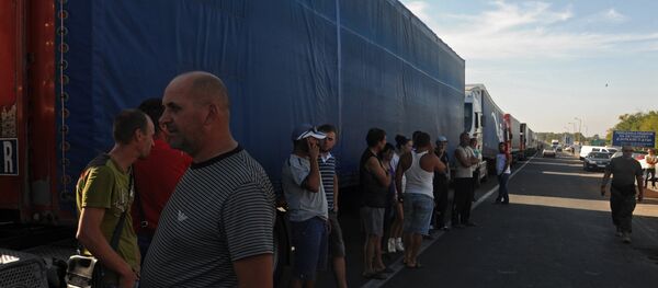 Activistas ucranianos bloquearon la frontera entre Crimea y Ucrania Activistas ucranianos bloquearon la frontera entre Crimea y Ucrania - Sputnik Mundo