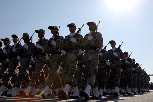 Desfile militar en Teherán Desfile militar en Teherán - Sputnik Mundo