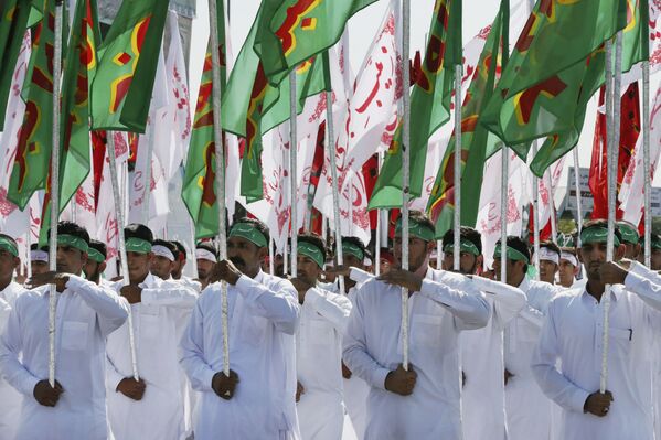 Desfile militar en Teherán Desfile militar en Teherán - Sputnik Mundo