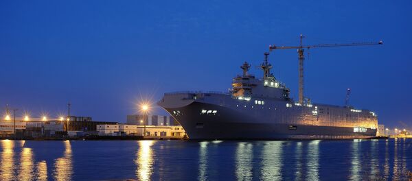 A picture taken on June 23, 2014 in Saint-Nazaire, western France, shows the Vladivostok warship, a Mistral class LHD amphibious vessel ordered by Russia to the STX France shipyard. The Vladivostok warship is one of two navy ships ordered to France by the Russian army. - Sputnik Mundo