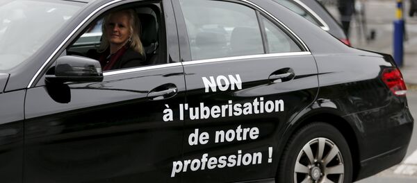 Bruselas prohíbe Uber - Sputnik Mundo