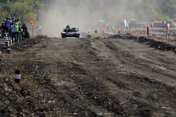 Biatlón de tanques en Donbás Biatlón de tanques en Donbás - Sputnik Mundo