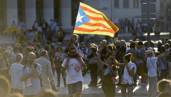 Niño con la Estellada en Barcelona, el 25 de septiembre, 2015 - Sputnik Mundo