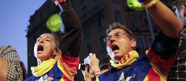 Personas a favor de la independencia de Cataluña (archivo) - Sputnik Mundo