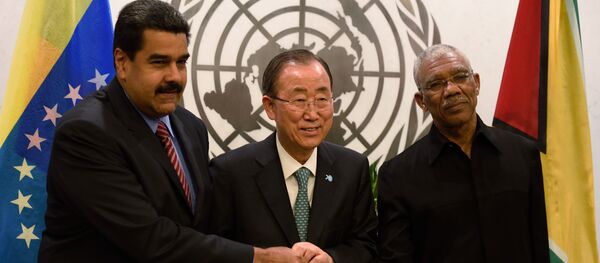Presidente de Venezuela, Nicolás Maduro, secretario general de las Naciones Unidas, Ban Ki-moon, y presidente de Guyana, David Granger Presidente de Venezuela, Nicolás Maduro, secretario general de las Naciones Unidas, Ban Ki-moon, y presidente de Guyana, David Granger - Sputnik Mundo