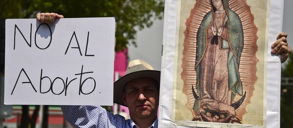 Protesta contra la aprobación de la ley a favor del aborto - Sputnik Mundo