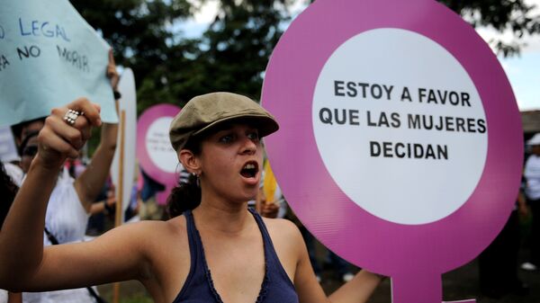 Activistas participan en la protesta a favor del aborto - Sputnik Mundo