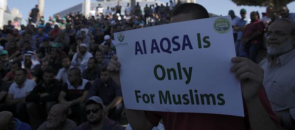 Demostraciones cerca de la Cúpula de la Roca después de los choques en la Explanada de las Mezquitas Demostraciones cerca de la Cúpula de la Roca después de los choques en la Explanada de las Mezquitas - Sputnik Mundo
