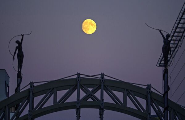 “La superluna de sangre” - Sputnik Mundo