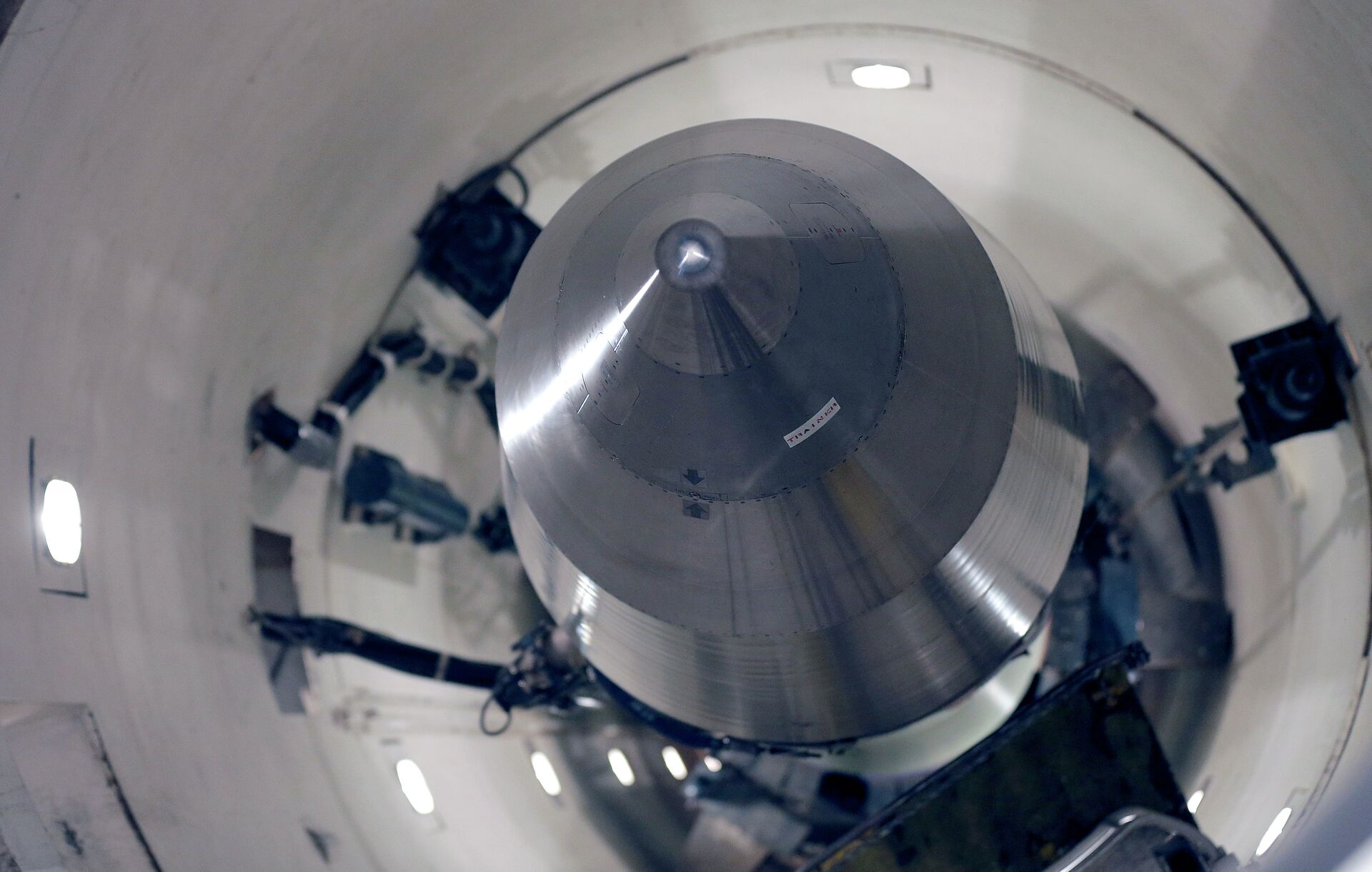 An inert Minuteman 3 missile is seen in a training launch tube at Minot Air Force Base, N.D.  - Sputnik Mundo, 1920, 22.09.2021