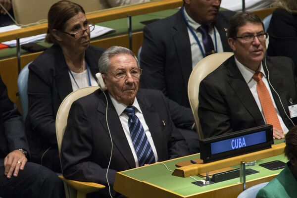 Cuba's President Raul Castro listens to US President's Barack Obama's speech during the Annual UN General Assembly at the United Nations Cuba's President Raul Castro listens to US President's Barack Obama's speech during the Annual UN General Assembly at the United Nations - Sputnik Mundo
