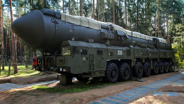 Lanzadera de misiles RS-24 Yars - Sputnik Mundo