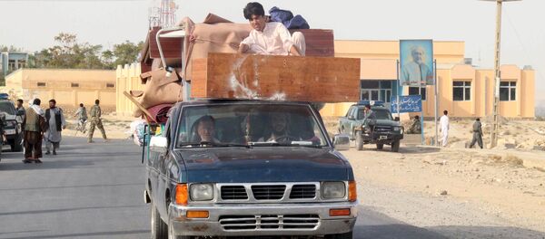 Residentes que salen de la Kunduz Residentes que salen de la Kunduz - Sputnik Mundo