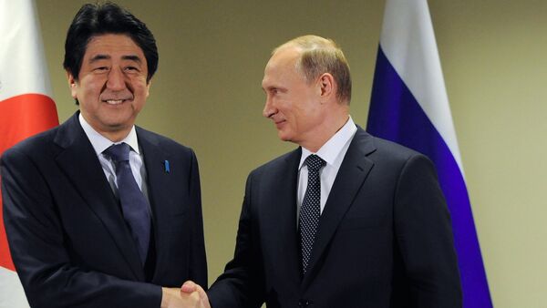 Vladímir Putin, presidente ruso, y Shinzo Abe, primer ministro de Japón - Sputnik Mundo