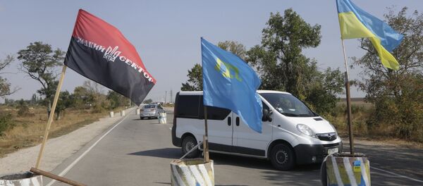 Bloqueo de Crimea por Pravy Sector - Sputnik Mundo