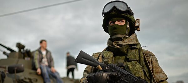 Soldado en el equipo de combate Rátnik - Sputnik Mundo