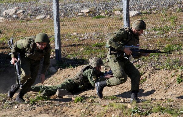 La infantería de marina rusa se entrena en la lucha antiterrorista - Sputnik Mundo