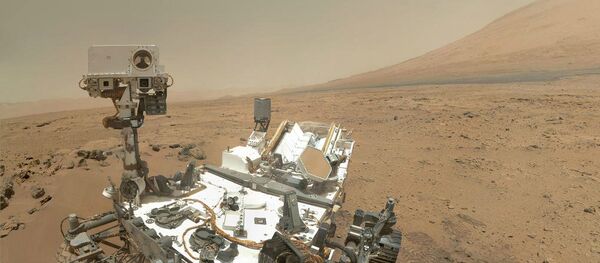 NASA's Curiosity rover has found the first evidence of liquid water on Mars, a significant step in the search for past life on the red planet. - Sputnik Mundo