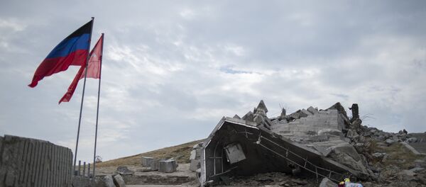 Bandera de Ucrania en Savur-Mohyla - Sputnik Mundo