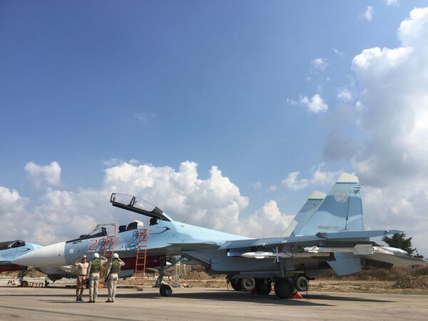Aviación rusa ataca las posiciones del Estado Islámico en Siria - Sputnik Mundo
