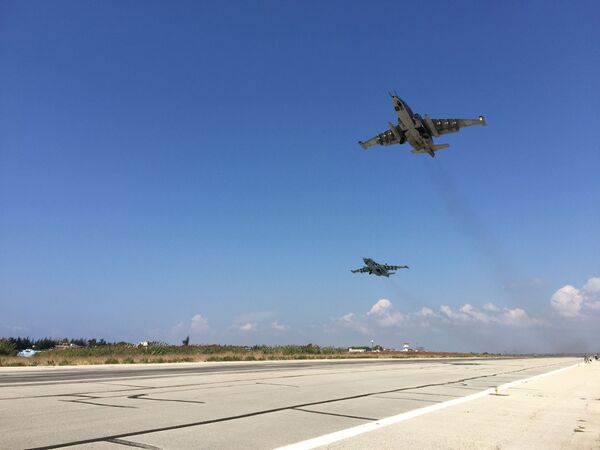 Aviación rusa ataca las posiciones del Estado Islámico en Siria - Sputnik Mundo