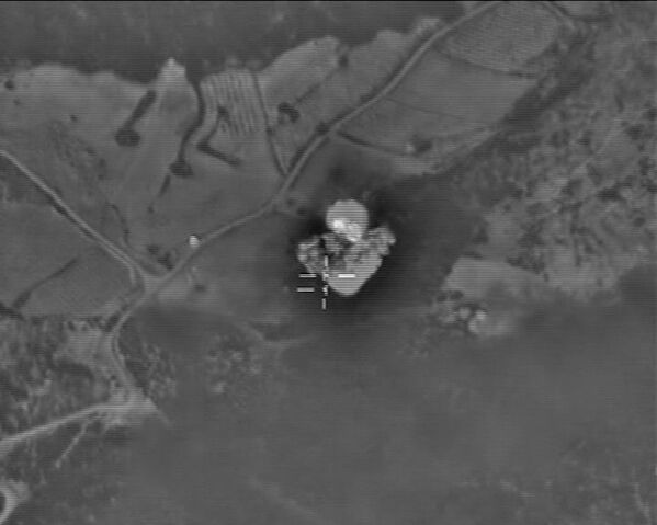 Aviación rusa ataca las posiciones del Estado Islámico en Siria - Sputnik Mundo