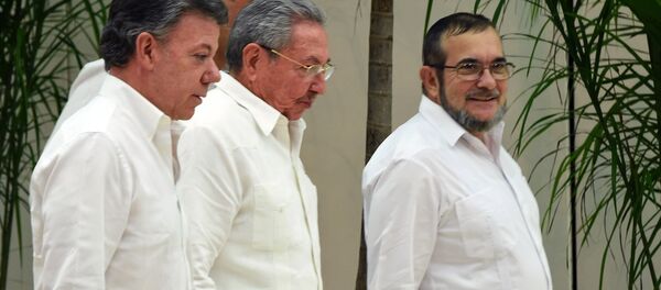 Presidente de Colombia, Juan Manuel Santos, presidente de Cuba, Raúl Castro y jefe de la guerrilla de las FARC, Timoleon Jimenez - Sputnik Mundo
