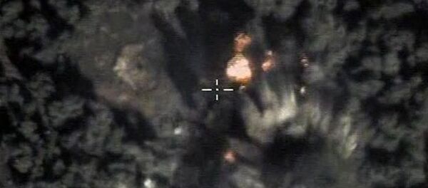 Ataque aéreo de Rusia sobre un objetivo del EI - Sputnik Mundo