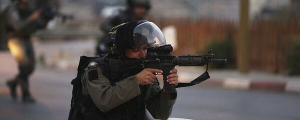 La policía israelí durante los enfrentamientos con palestinos (archivo) - Sputnik Mundo