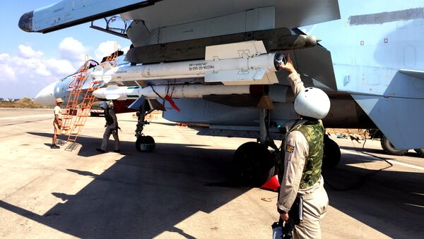 Caza ruso Sukhoi Su-30 en el aeródromo de Hmeymim, Siria - Sputnik Mundo