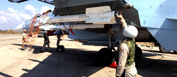 Caza ruso Sukhoi Su-30 en el aeródromo de Hmeymim, Siria - Sputnik Mundo
