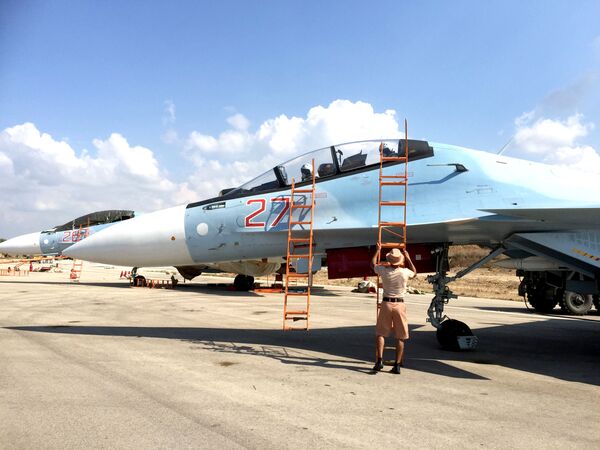 Aviación rusa ataca las posiciones del Estado Islámico en Siria - Sputnik Mundo