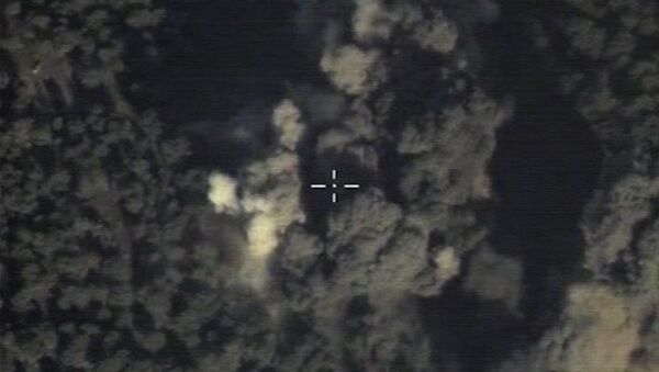 Ataque aéreo de Rusia sobre un objetivo del EI - Sputnik Mundo